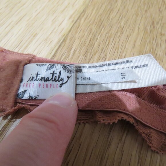 INTIMATELY FREE PEOPLE Galloon Pink Lace Halter Bralette Bra Boho - Size S - Picture 9 of 9